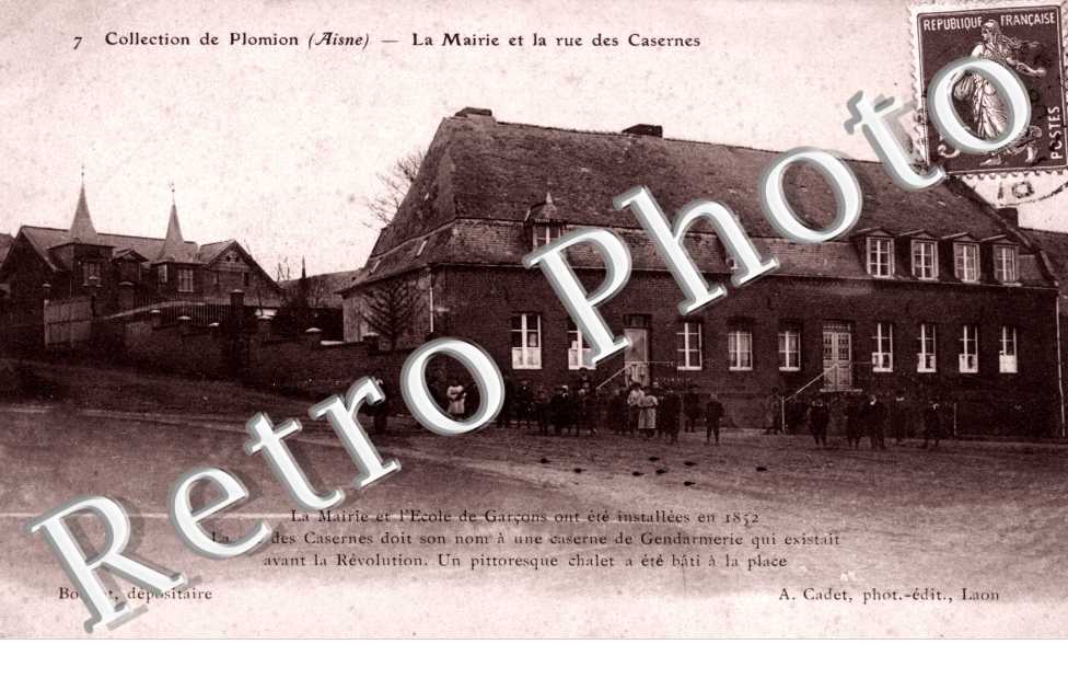 La mairie et  la rue des casernes