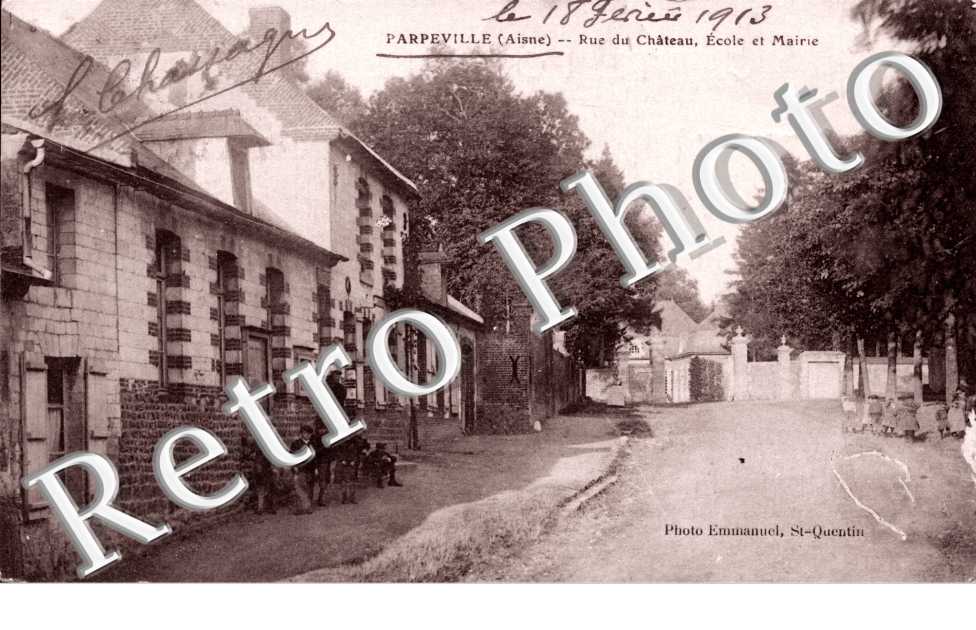 Rue du Chateau, ecole et mairie