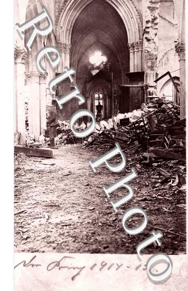 (interieur d&#039;une eglise detruite)