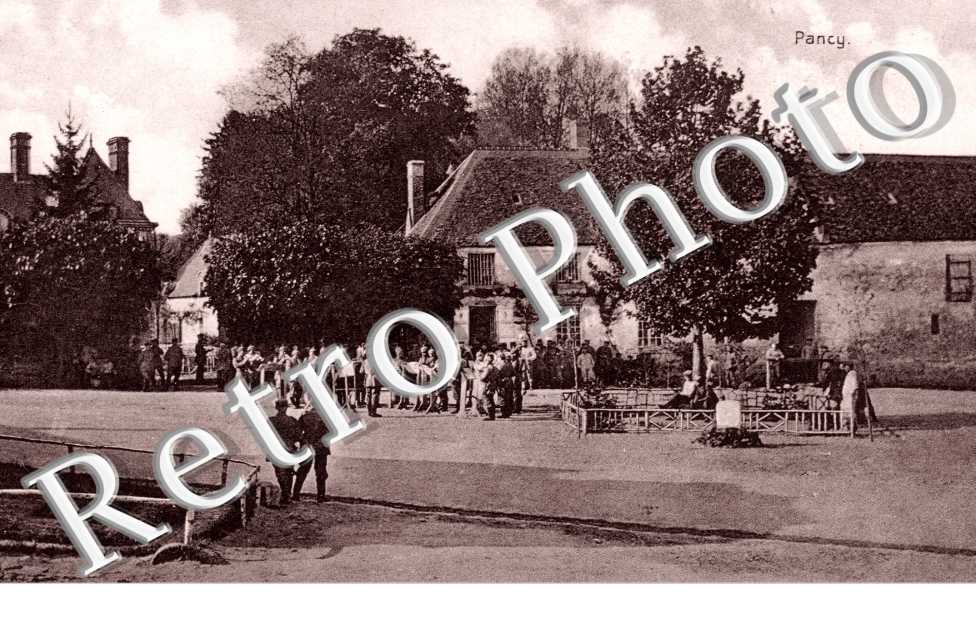 Place du Village et Choeur militaire