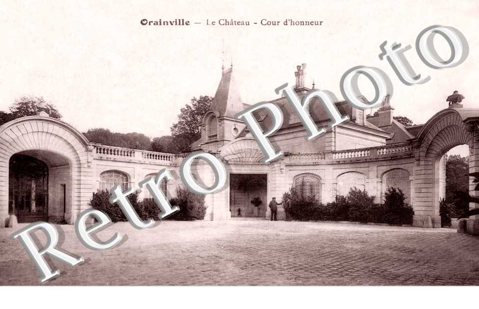 Le Chateau, Cour d&#039;honneur
