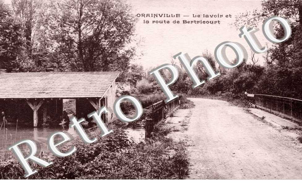 Le Lavoir et la Route de Bertricourt