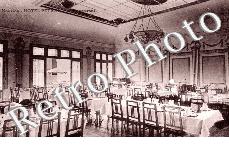 Interieur de l'Hotel Petion