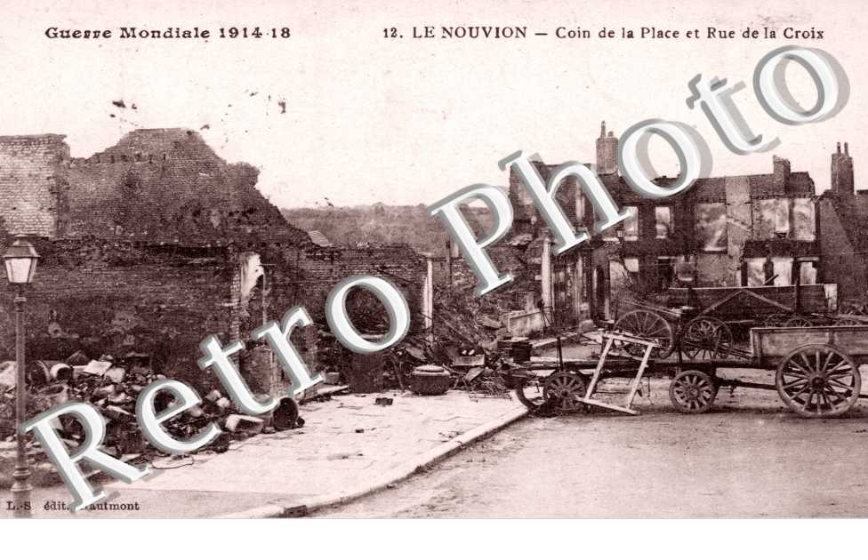 coin de la place et rue de la Croix