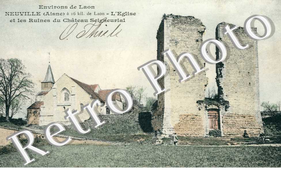 L&#039;Eglise et les Ruines du Chateau Seigneurial
