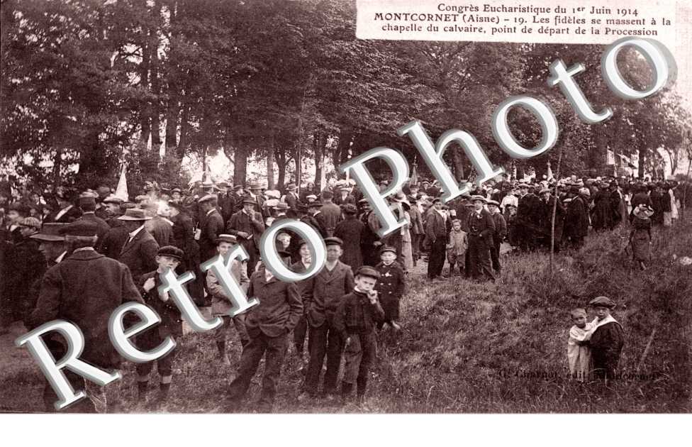 Congres Eucharistique du 1er juin 1914 Les fideles se massent a la chapelle du calvaire