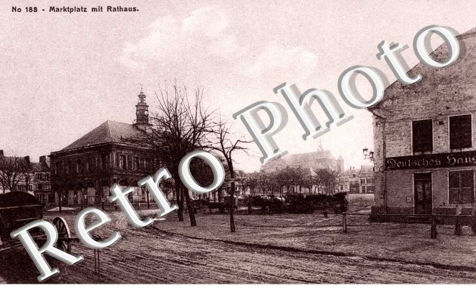 Markplatz mit rathaus