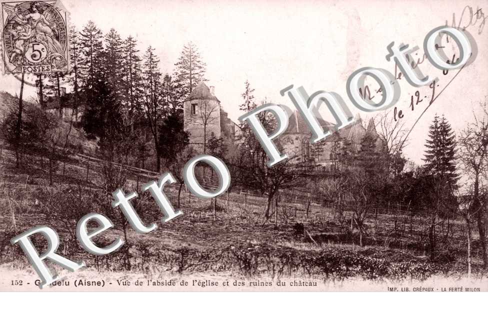 Abside de l&#039;Eglise et Ruines de l&#039;Ancien Chateau