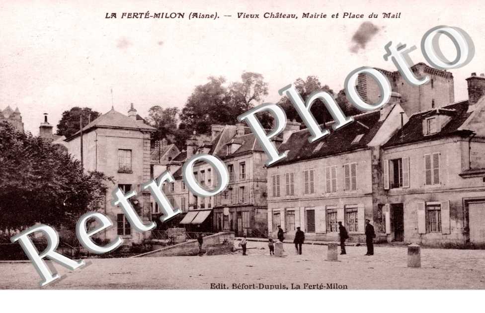 Vieux Chateau, Mairie et Place du Mail