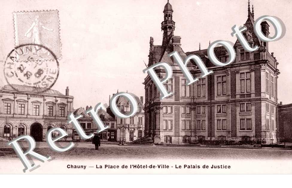 la Place de l'Hotel-de-Ville, le Palais de Justice