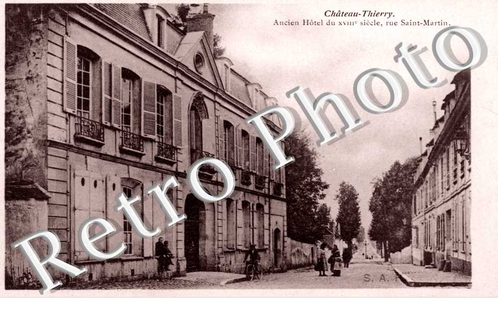 rue de Saint-Martin Ancien Hotel de Ville du XVIIIeme siecle