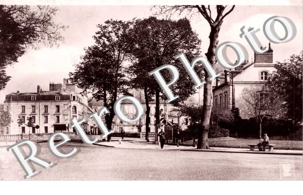 La Place Paul Doumer vers la rue Carnot