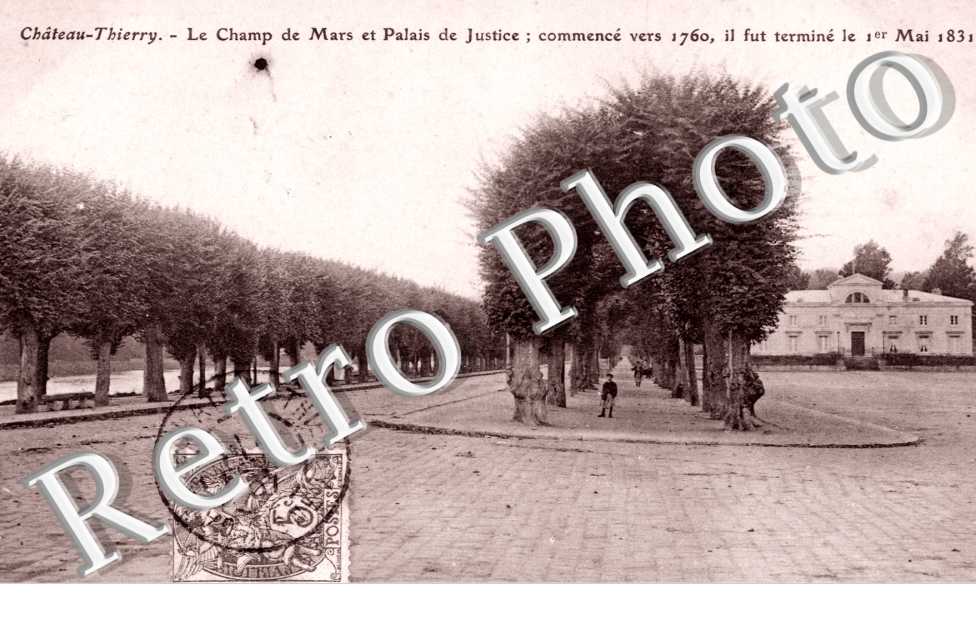 le Champ de Mars et Palais de Justice