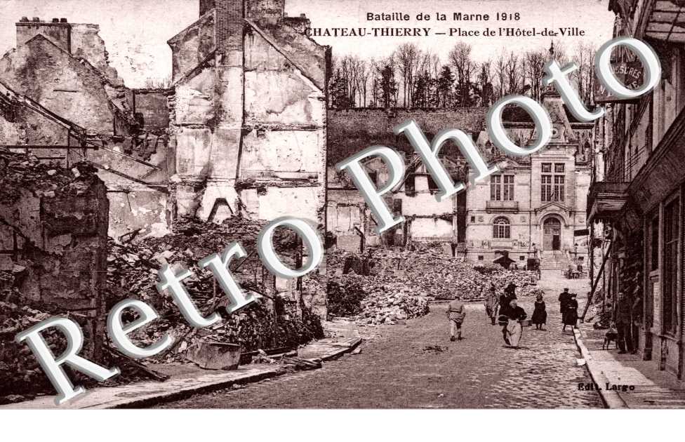 La Place de l'Hotel de Ville en 1918