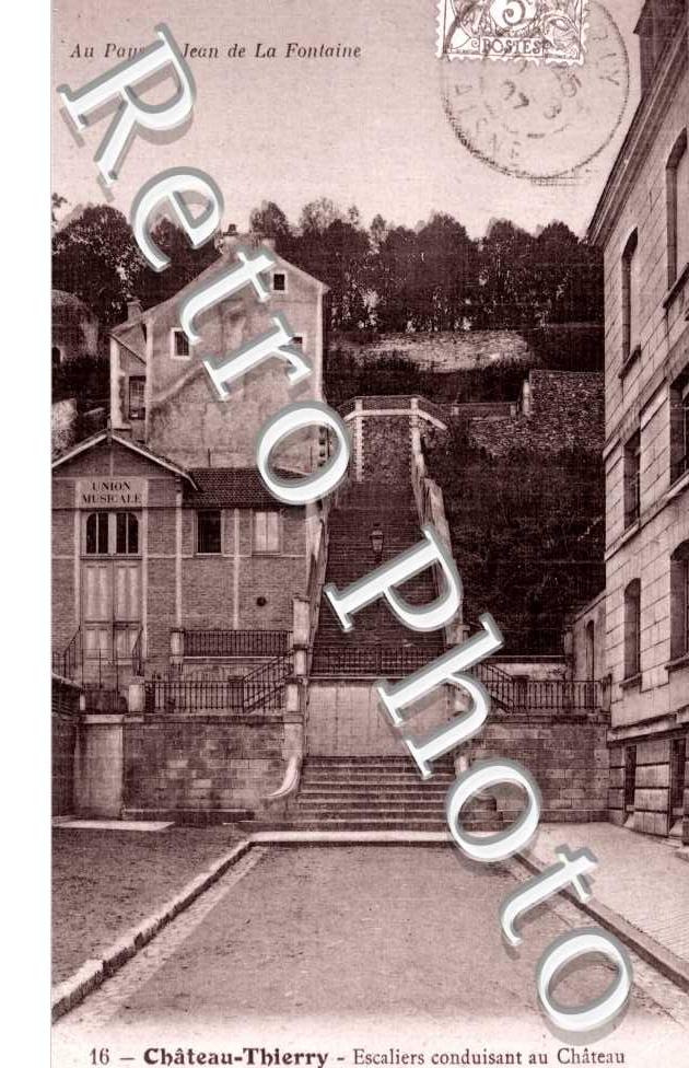 Escaliers conduisant au Chateau