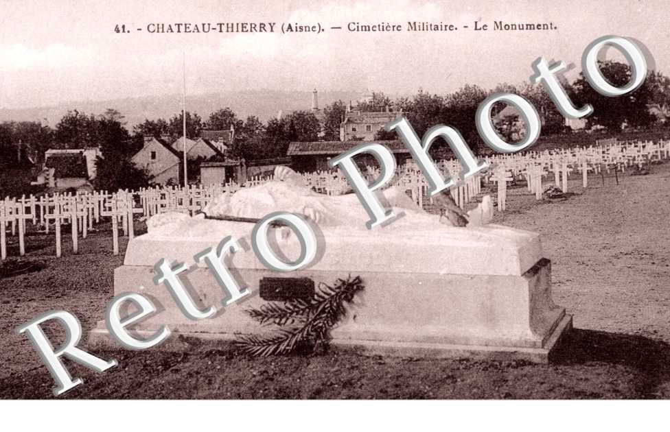 Cimetiere Militaire, le Monument
