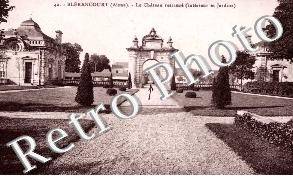 Le Chateau restaure, interieur du jardin