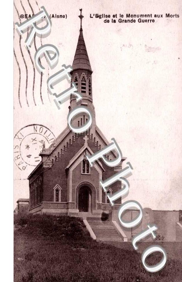 L&#039;Eglise et le Monument aux Morts