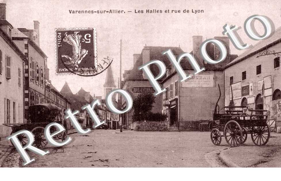Les halles et rue de Lyon