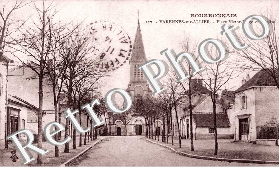 place Victor Hugo et l&#039;eglise