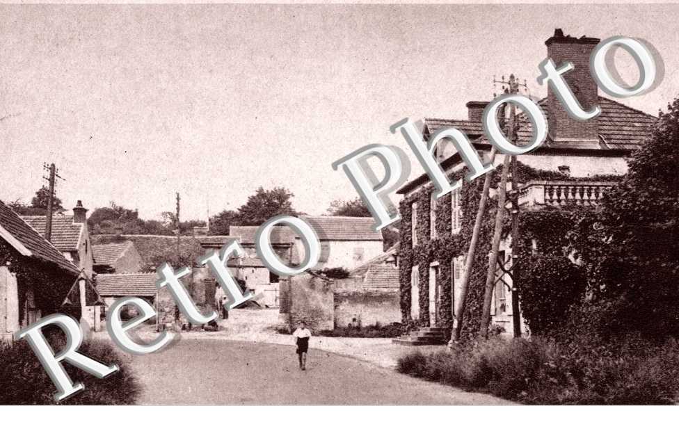 Entree du bourg - porte de l&#039;ancien chateau