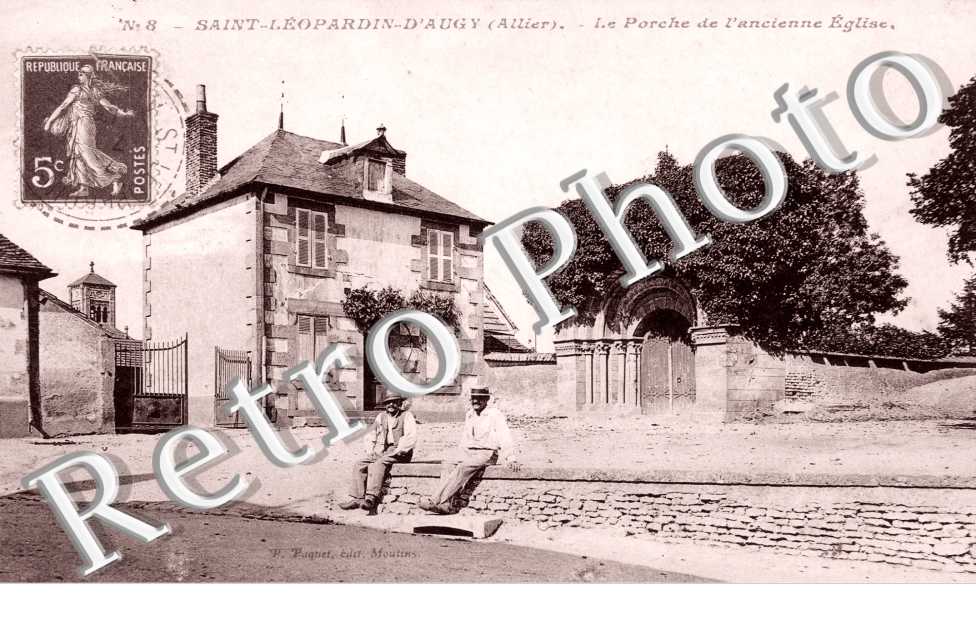 Le Porche de l&#039;Ancienne Eglise