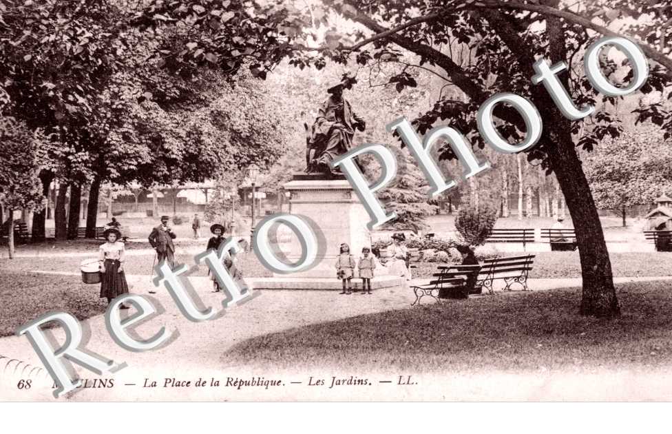 la Place de la Republique, les Jardins