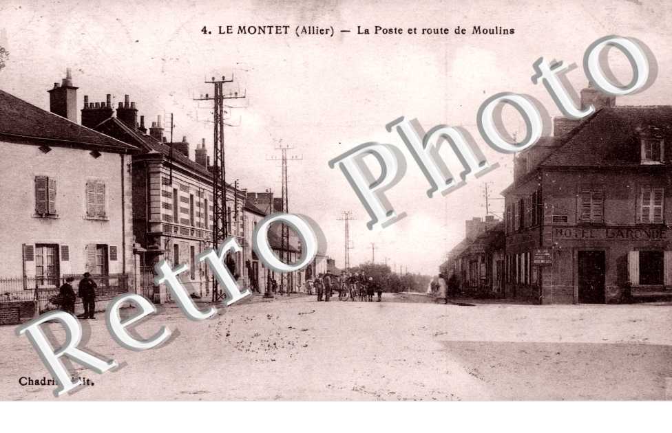 la poste et route de Moulins