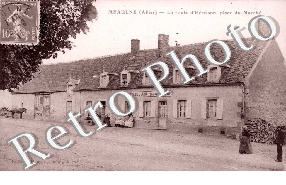 la route d&#039;Herisson, place du marche