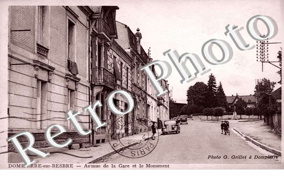 Avenue de la Gare et le Monument
