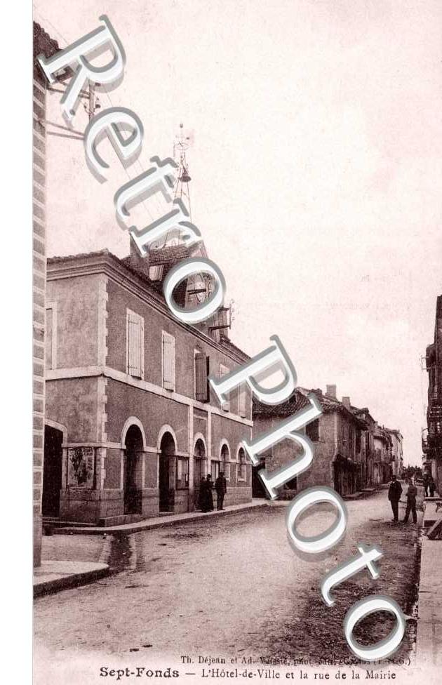 Sept Fons - L'Hotel de Ville et rue de la Mairie
