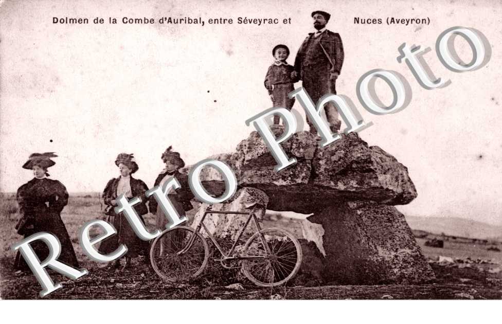 Dolmen de la Combe d&#039;Auribal entre Seveyrac et Nuces