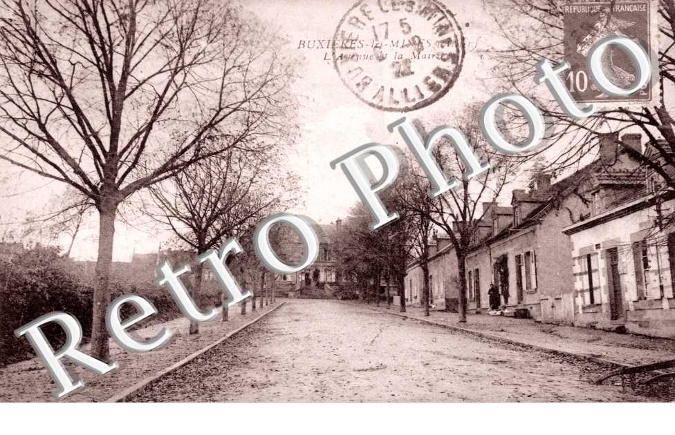 l&#039;avenue et la mairie