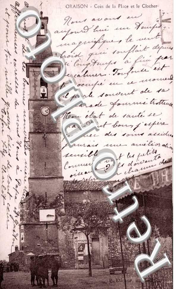  Coin de la place et le clocher