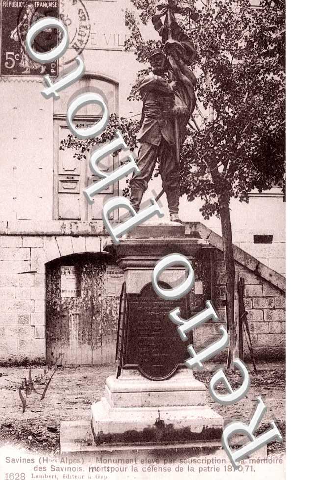 Monument eleve a la memoire des Savinois morts pour la Patrie