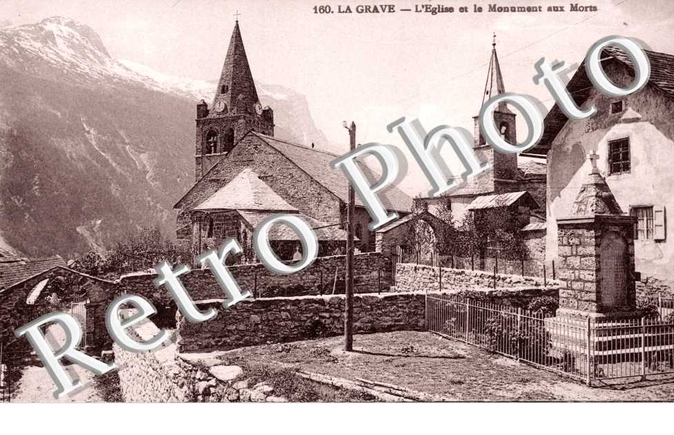 L&#039;Eglise et le Monument aux Morts