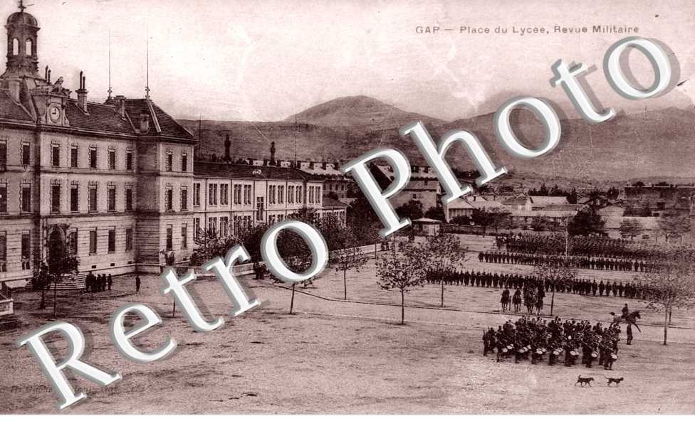Place du Lycee, Revue Militaire