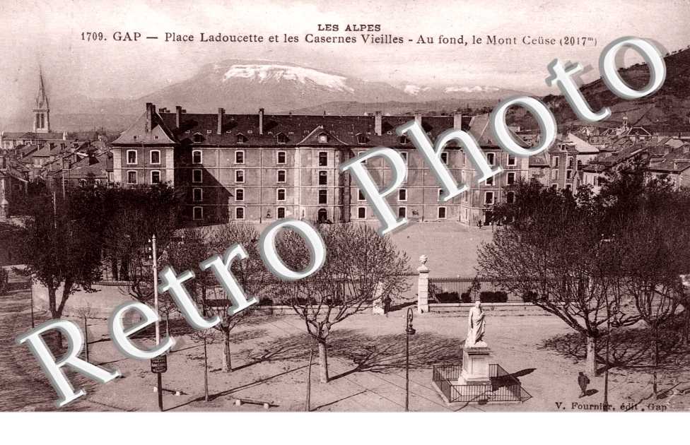Place Ladoucette et les Casernes Vieilles