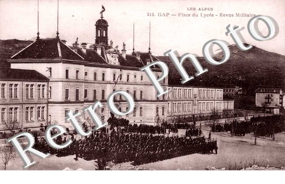 Place du Lycee, Revue Militaire
