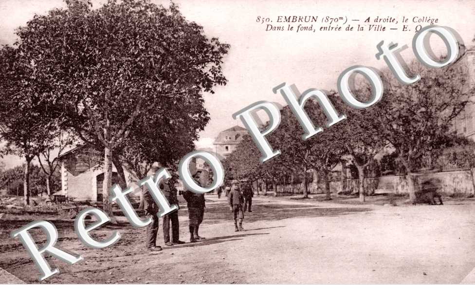 Le College et Entree de la Ville