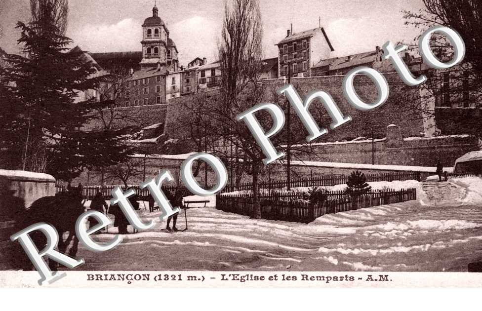 les Plus Beaux Sites du Dauphine, l&#039;Eglise et les Remparts