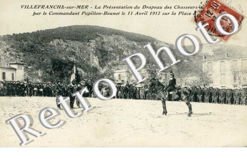 Presentation du drapeau de chasseurs par le commandant Papillon-Bounot le 11 avril 1912