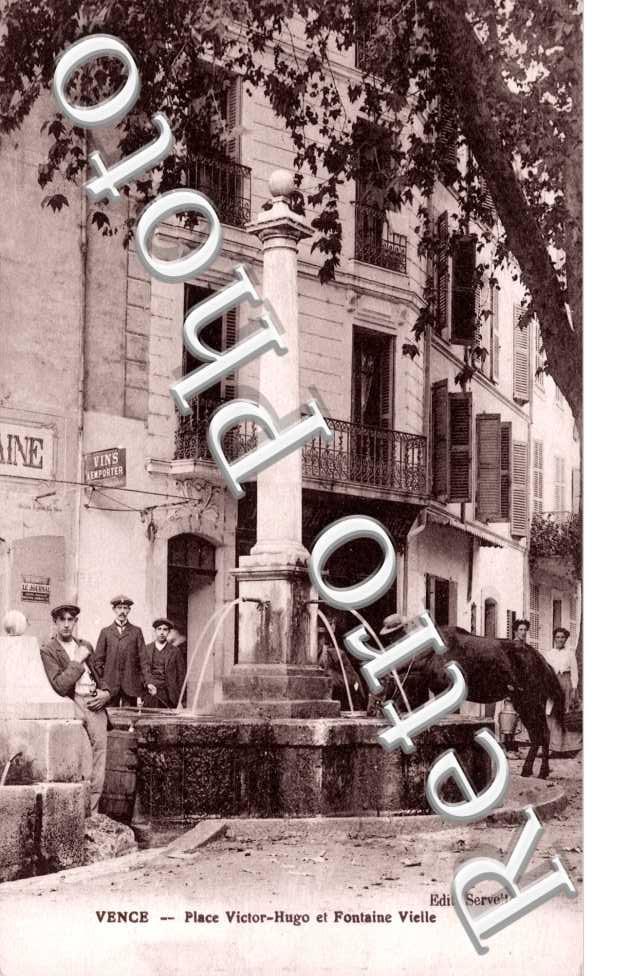 place victor hugo et fontaine vieille