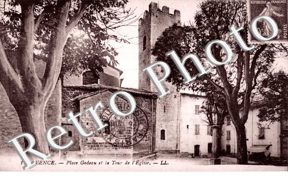 Place Godeau et la Tour de l&#039;Eglise