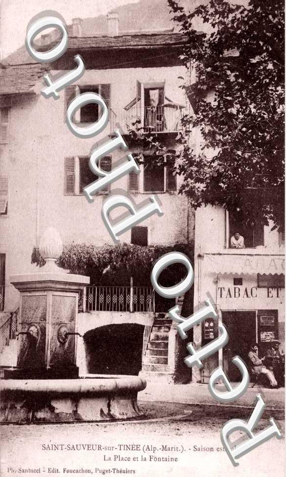 la place et la fontaine