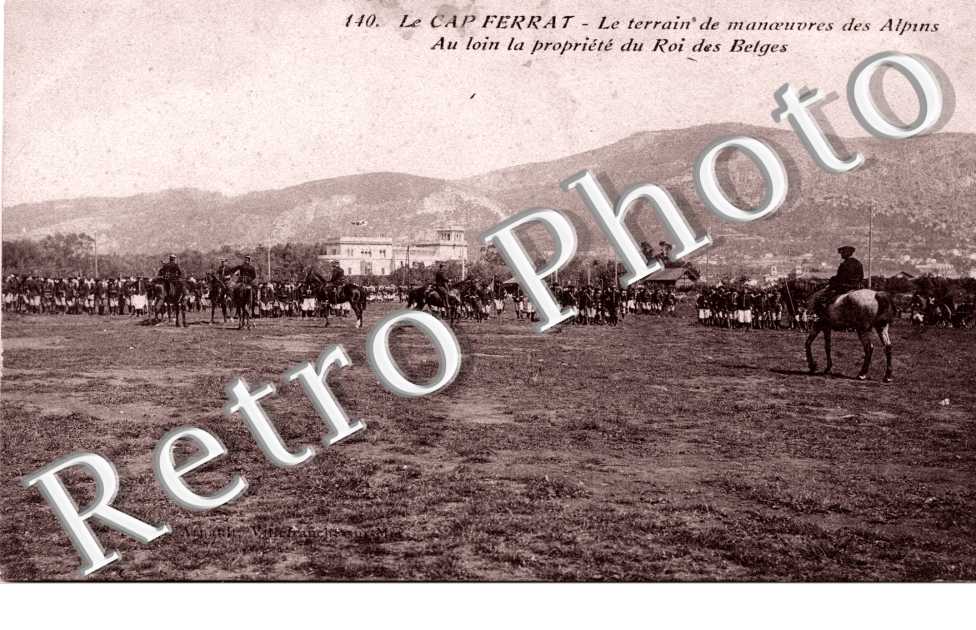 terrain des manoeuvres des Alpins - au loin la propriete du Roi des Belges