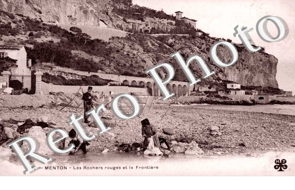 les Rochers Rouges et la Frontiere