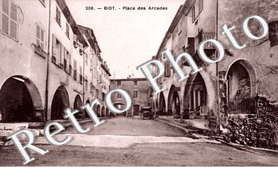 Place des Arcades