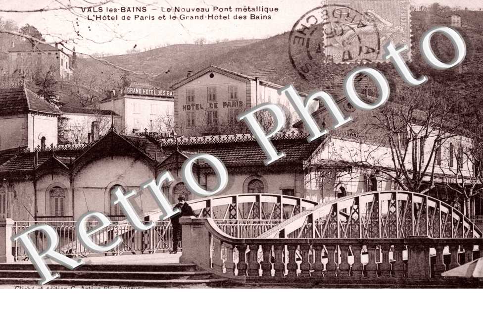 le nouveau pont metallique L&#039;hotel de Paris et le grand hotel des bains