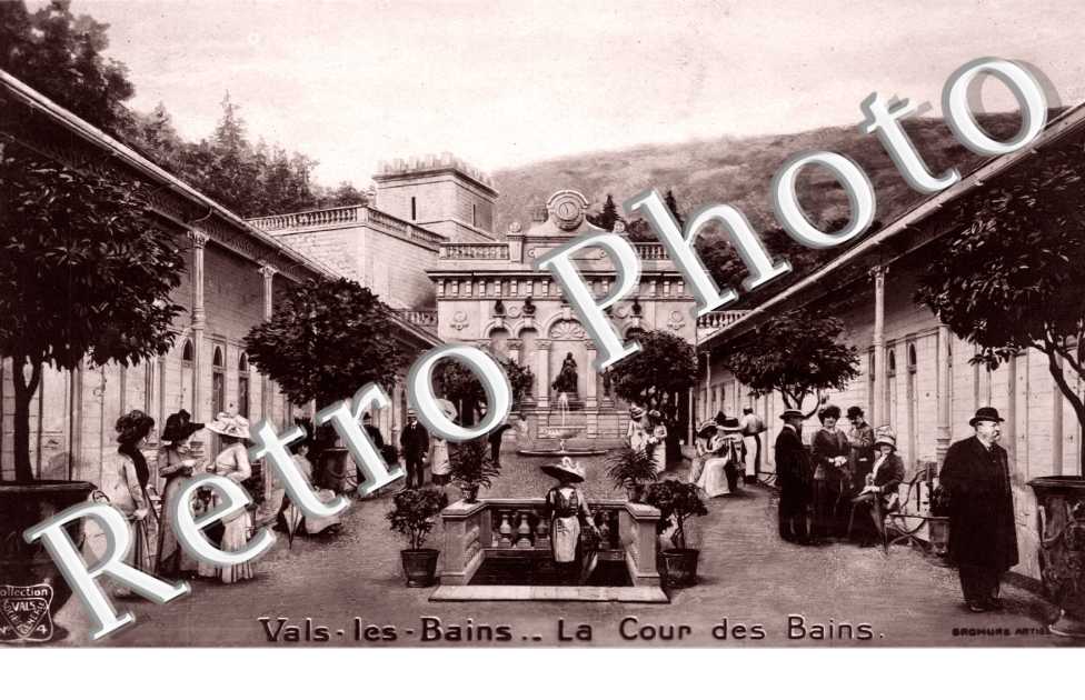 Vals-les-Bains, la Cour des Bains